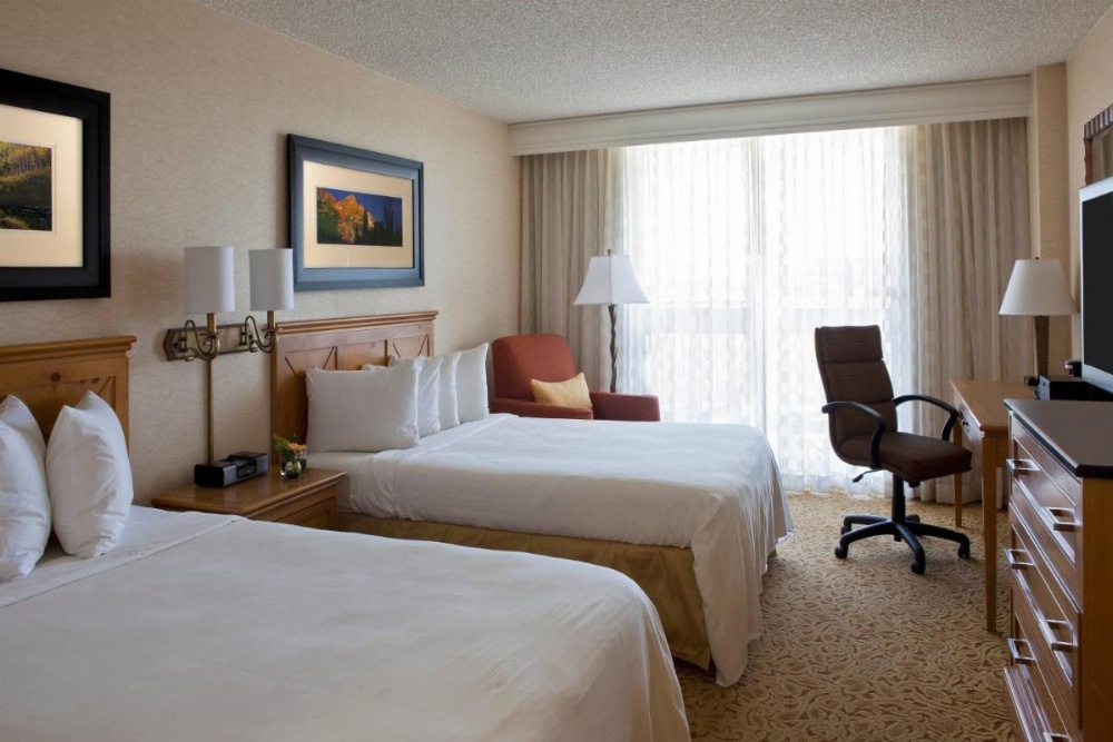 Double Room with Two Double Beds with Mountain View and Tub